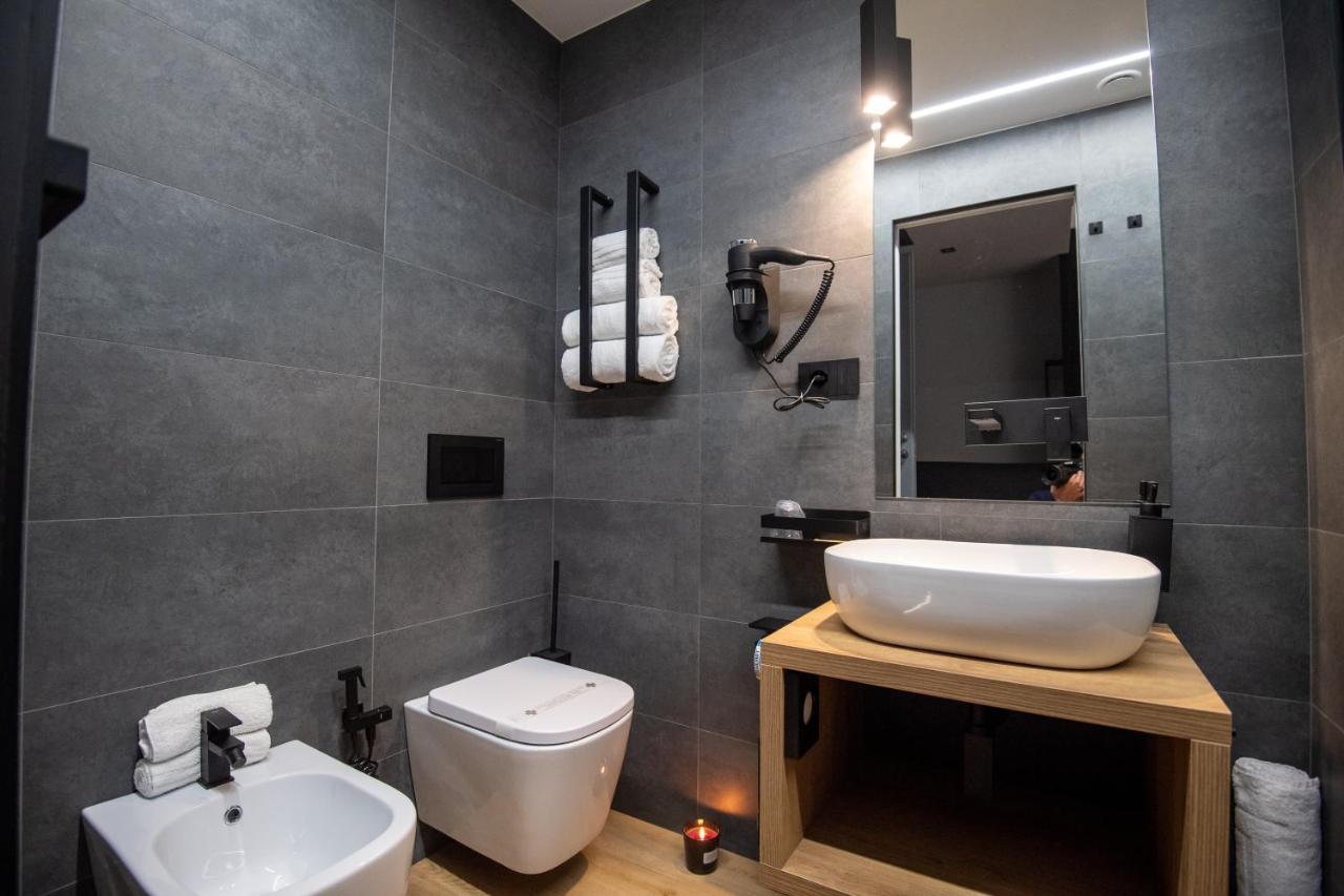 Contemporaneamente 147 - Modern & Comfort Rooms Bari Exterior photo